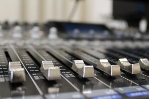 Kaip įsirengti garso įrašų studiją namuose? KTU specialisto patarimai