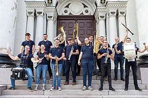 KTU pučiamųjų grupė „The BrassBees“: tarp inžinerijos, algoritmų ir meilės muzikai
