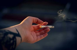 Žalingų įpročių paradoksas: kodėl renkamės tai, kas mums kenkia?