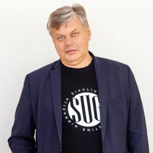 Pavaduotojas ugdymui Jonas Petersonas