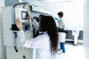 KTU doktorantė kuria trąšas iš vabzdžių atliekų – padės sumažinti aplinkos taršą