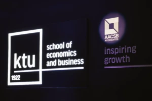 Kauno technologijos universitetui JAV suteiktas pasaulinio lygio pripažinimas – atidengta jį įprasminanti lentelė