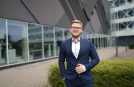 „Kimi K3“ sudrebino DI pasaulį: kas nutinka, kai galingiausią dirbtinį intelektą galima tiesiog atsisiųsti?
