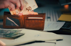Atlyginimai auga, bet kas sumokės už jų augimą?