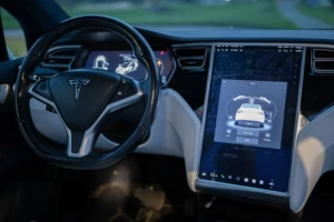 Autonominio „Tesla“ automobilio salonas